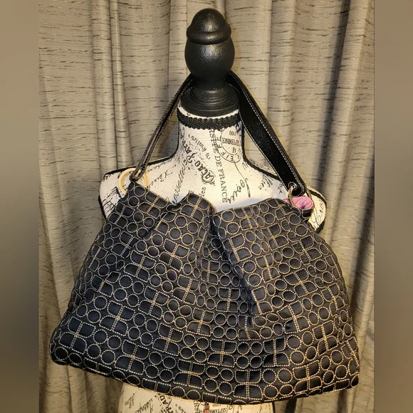 Stylish Black Quilted Women's Bag - Picture 2 of 8